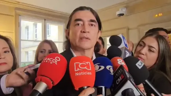 Gustavo Bolívar aseguró que 100 obras en Prosperidad Social están paralizadas por corrupción