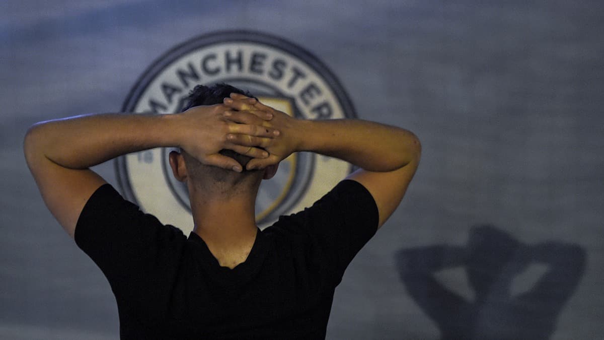 Hincha de Manchester City en riesgo de muerte por golpiza en Bélgica