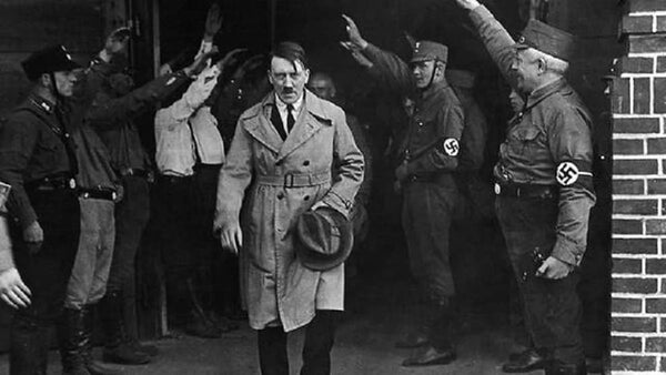 Polémica en Alemania por una subasta de bienes personales de Hitler