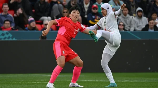 Nouhaila Benzina hace historia en el Mundial Femenino al jugar con hiyab