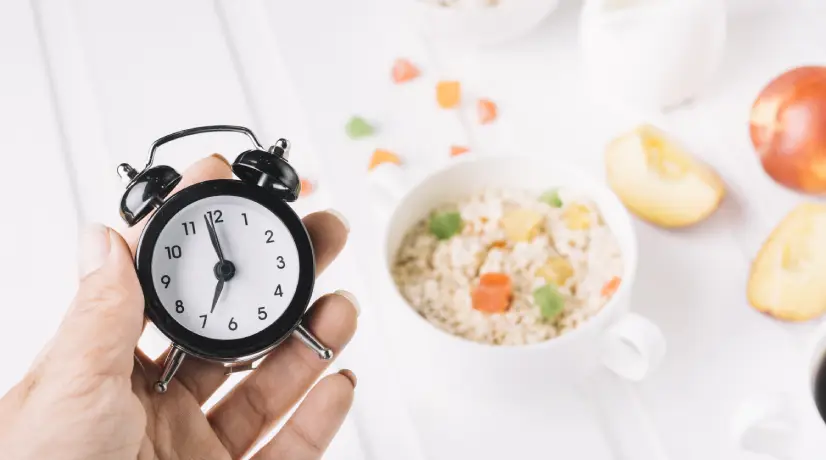 Estudio revela que la hora a la que se come puede influir en la longevidad