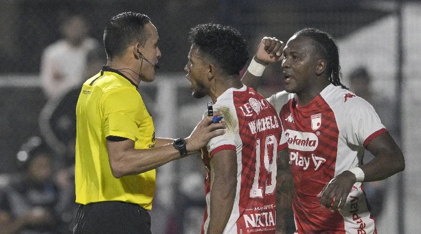 Millonarios ahondaría la crisis de Santa Fe: un emblema del 'león' cambiaría de bando