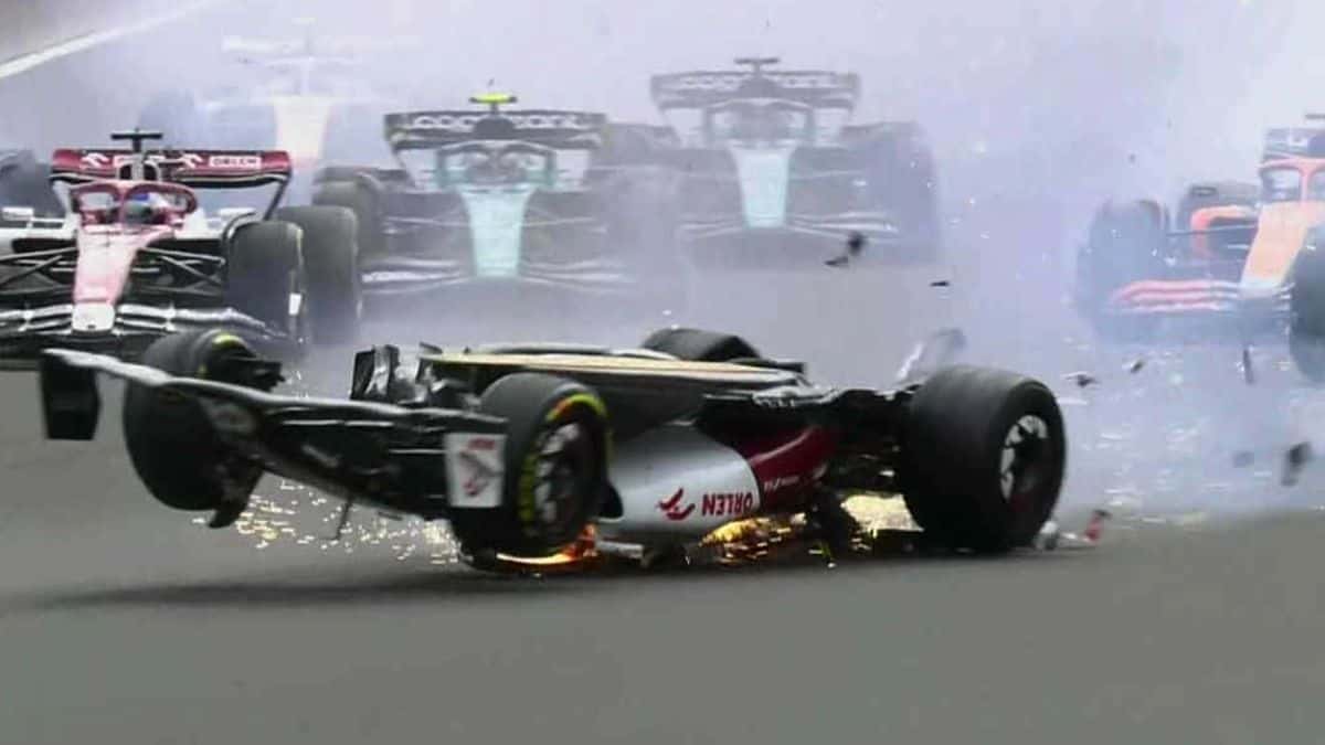 El impresionante accidente de Zhou en la Fórmula 1