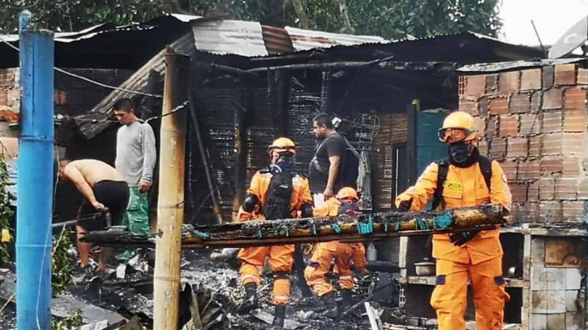 Incendio en Armenia destrozó viviendas en el barrio La Cecilia