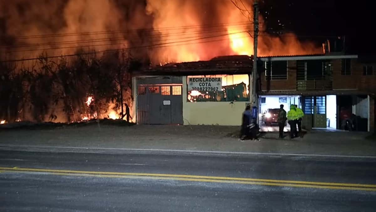 Incendio en Cota