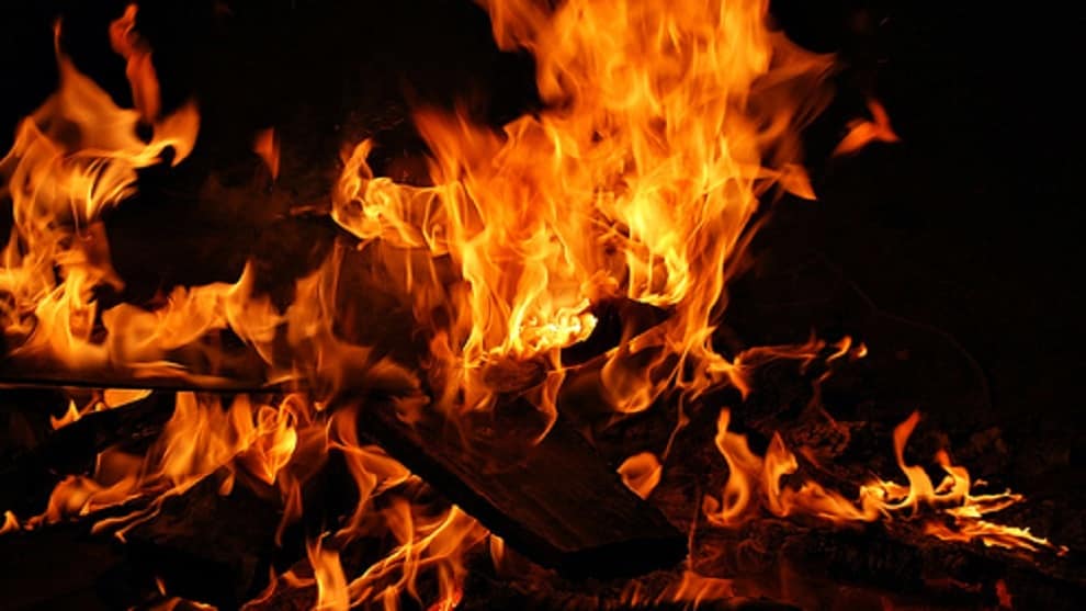 Mujer incendia su apartamento por quemar las cartas amorosas de un exnovio