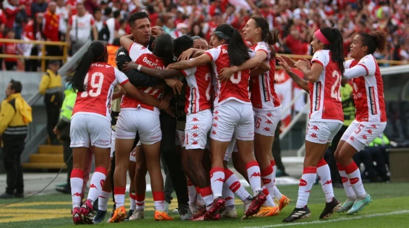 Independiente Santa Fe da el primer golpe en la final del fútbol femenino frente América