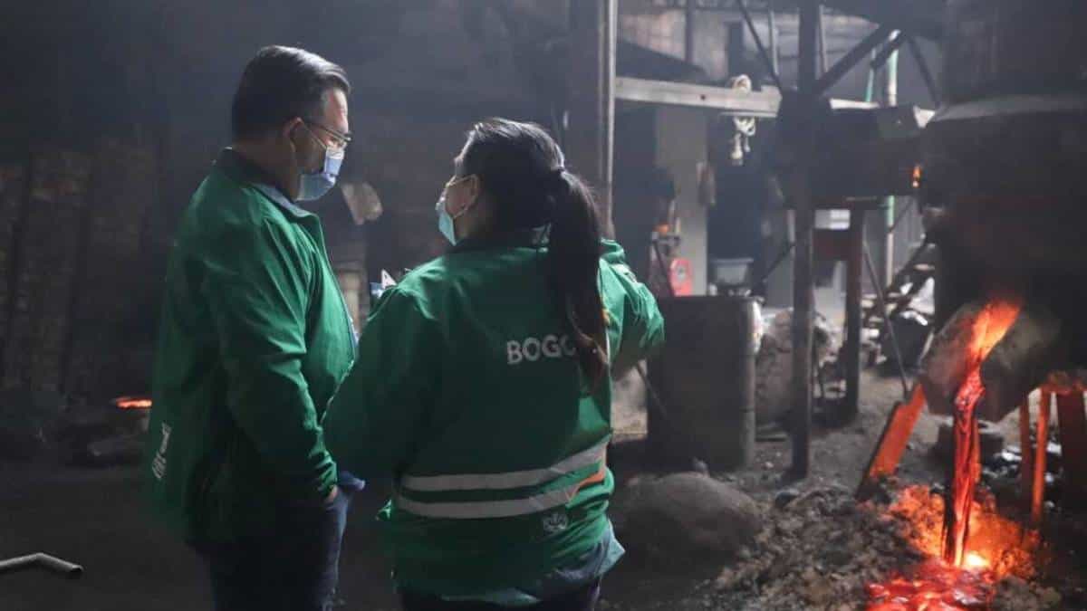 Secretaría de Ambiente sancionó cuatro industrias por contaminar aire en Bogotá