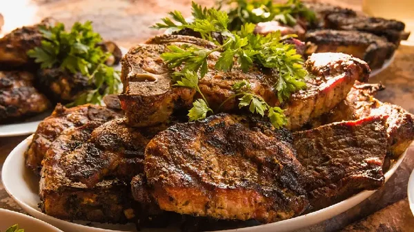 Alza de los alimentos: ¿Es más barato comer pollo o carne en Colombia? Alza de los alimentos: ¿Es más barato comer pollo o carne en Colombia?