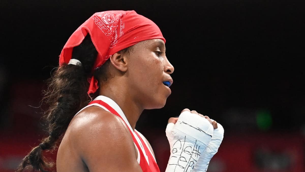 Ingrit Valencia, boxeadora colombiana, recibió cheque millonario para compra de su casa