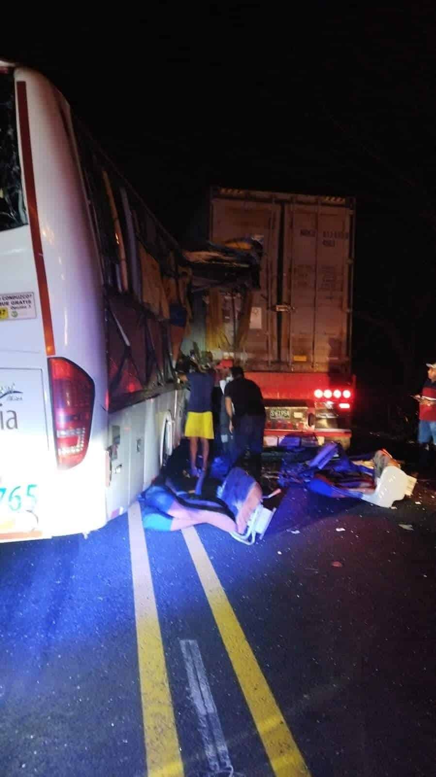 Accidente de tránsito en la vía Bogotá-Ibagué 3