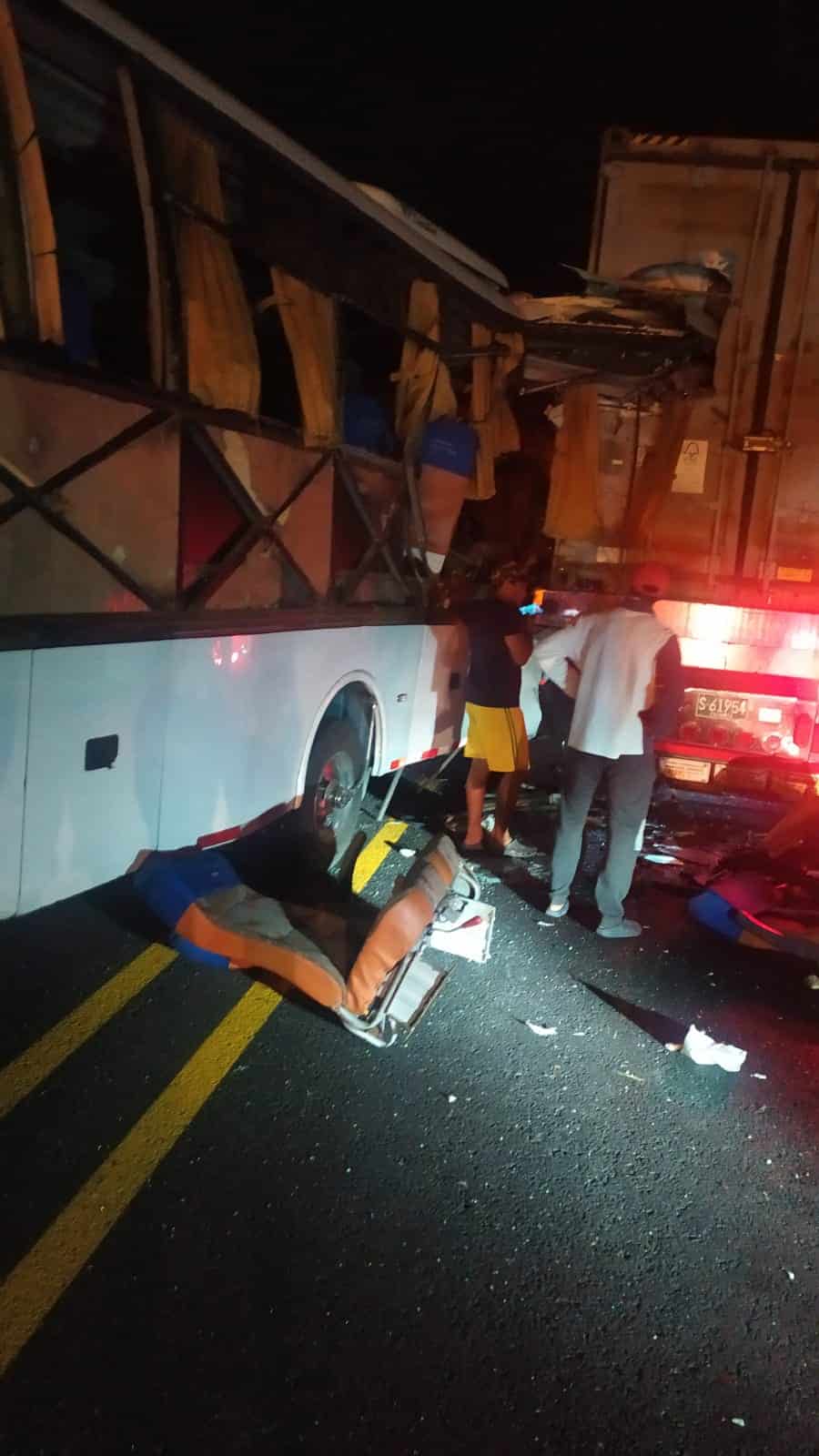 Accidente de tránsito en la vía Bogotá-Ibagué 2
