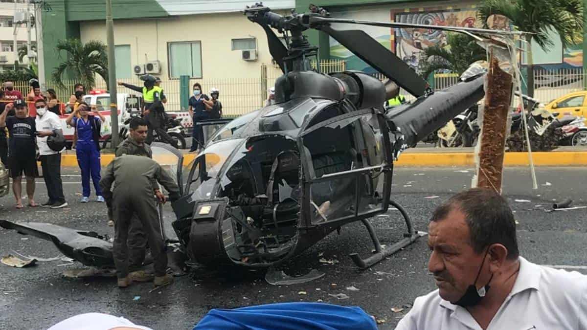 Helicóptero cayó en vía de Portoviejo, Ecuador Foto: Archivo particular