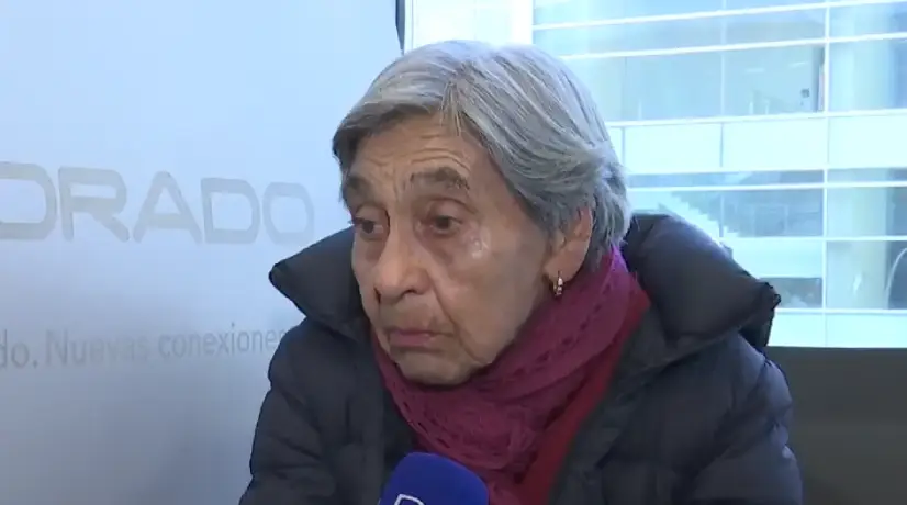Mujer tercera edad Aeropuerto El Dorado