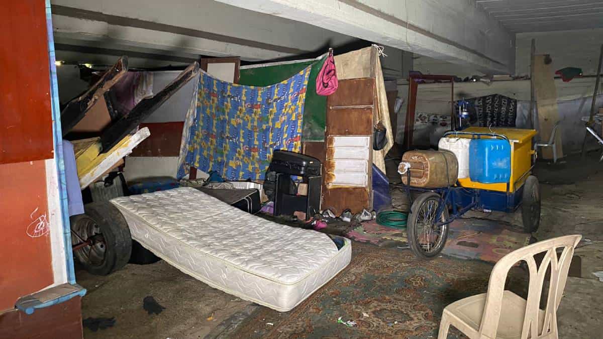 Foto: Parqueadero ilegal en puente de Bogotá