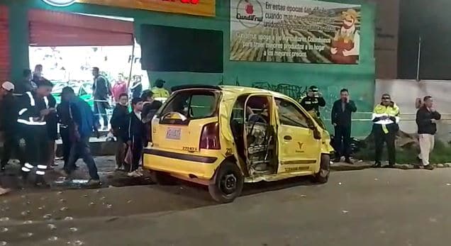 Taxi estrelló camioneta y establecimiento en el sur de Bogotá - Foto: NoticiasRCN