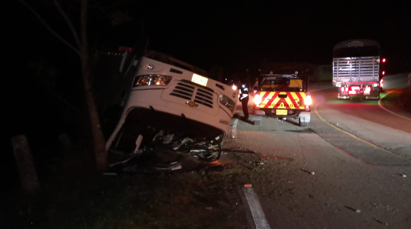Bus del Sena sufrió aparatoso accidente en vía de Cundinamarca - Foto: Cortesía