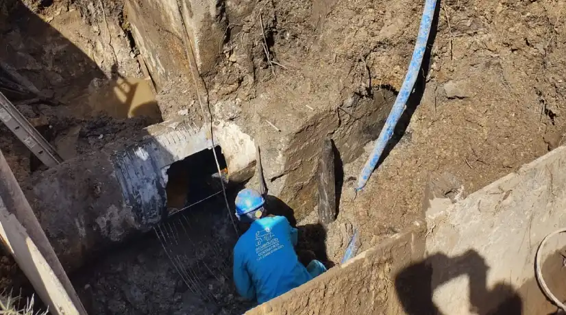 Tubo roto en el norte de Bogotá - Foto: Acueducto