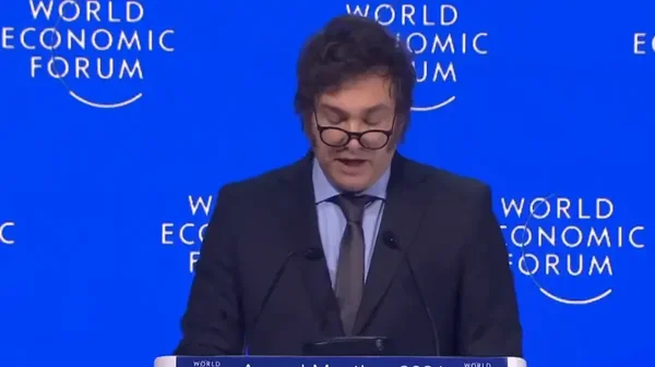 Inteligencia artificial sorprendió con una sincronización perfecta y en inglés el discurso de Javier Milei