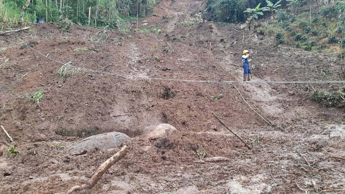 Invías atiende emergencia por desbordamiento en Supía