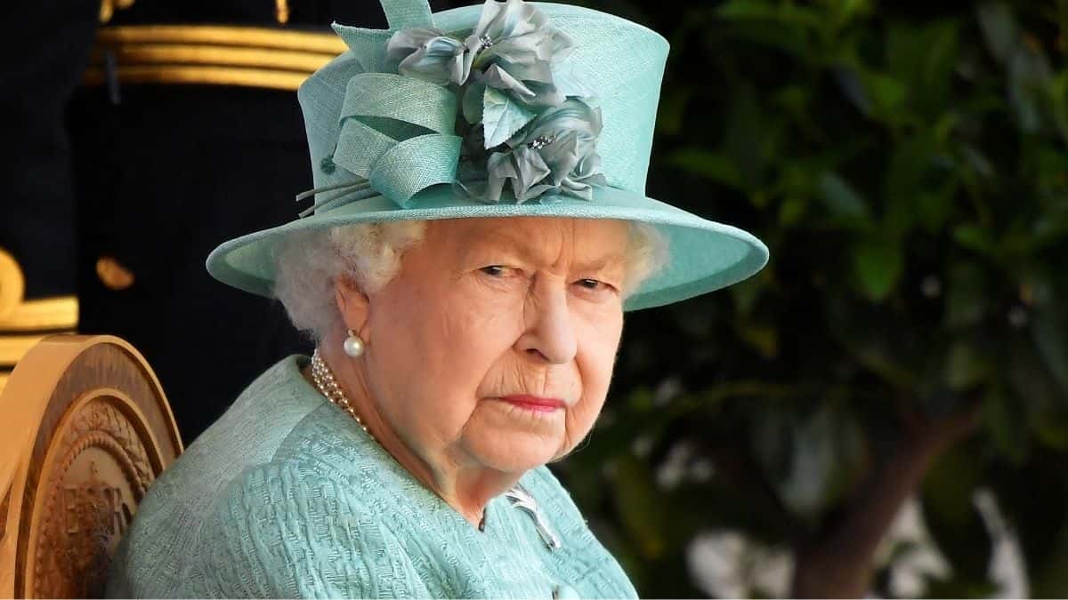 La reina Isabel II ausente de ceremonia oficial por razones de salud
