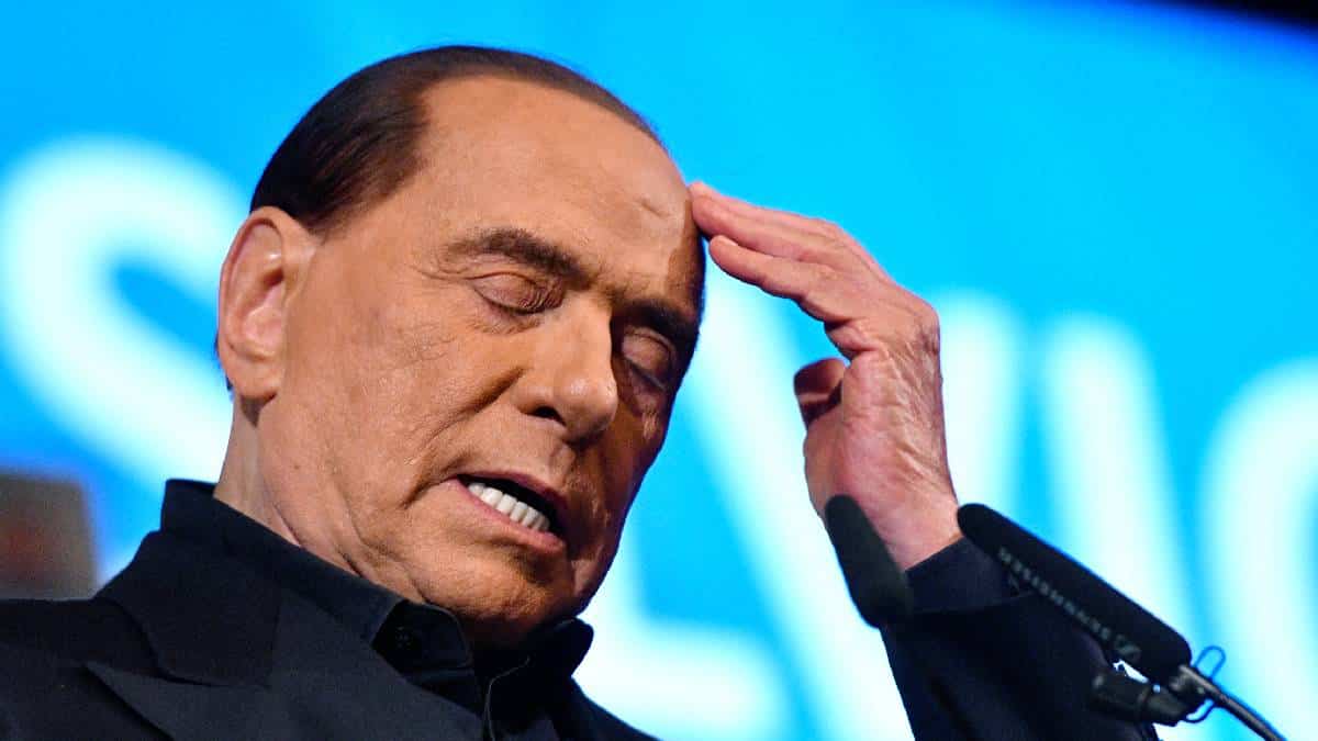Berlusconi es internado en un hospital por problemas cardíacos
