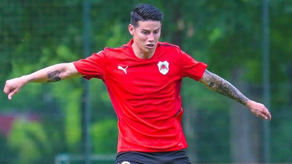 James se quedó en el banco en amistoso de Al Rayyan