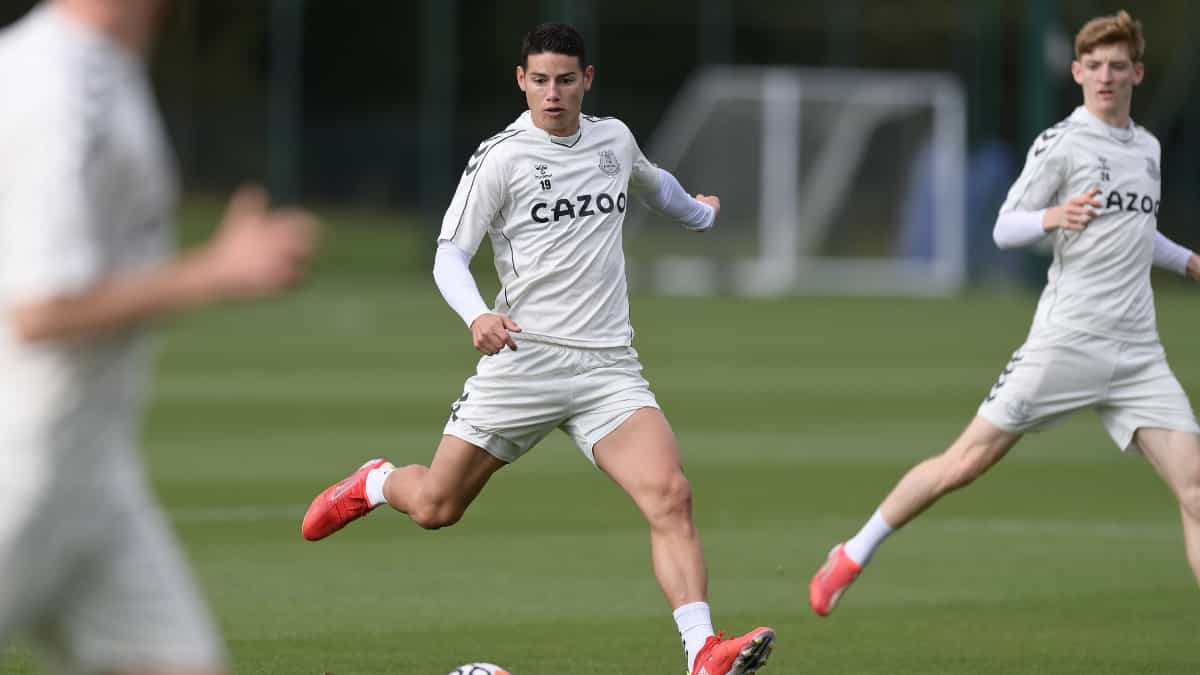 James Rodríguez sigue entrenando con el Everton previo a Aston Villa