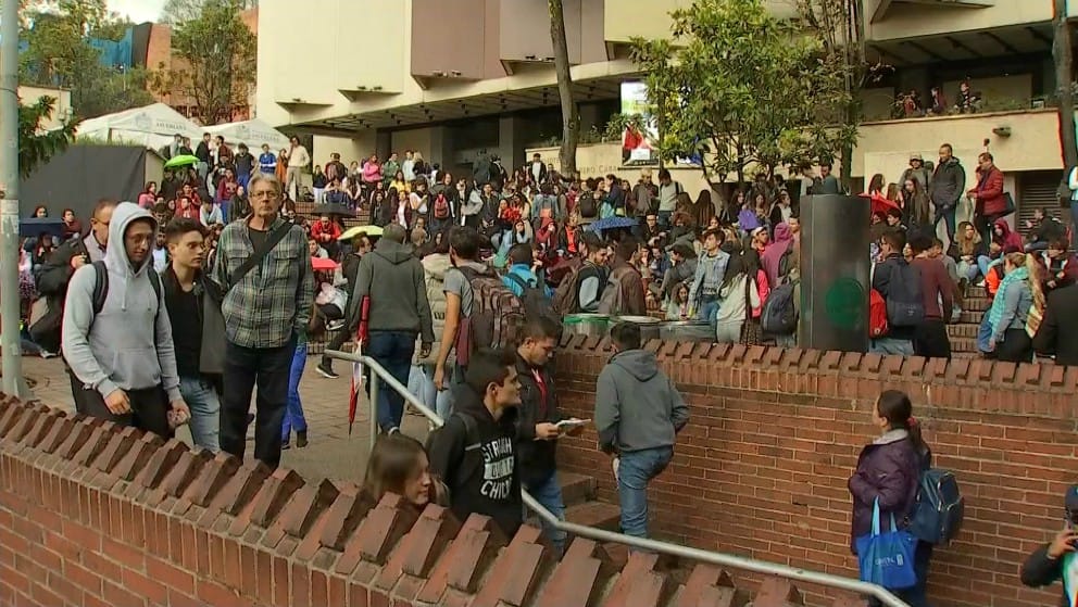 Universidad Javeriana suspendió clases para realizar un plantón por la paz