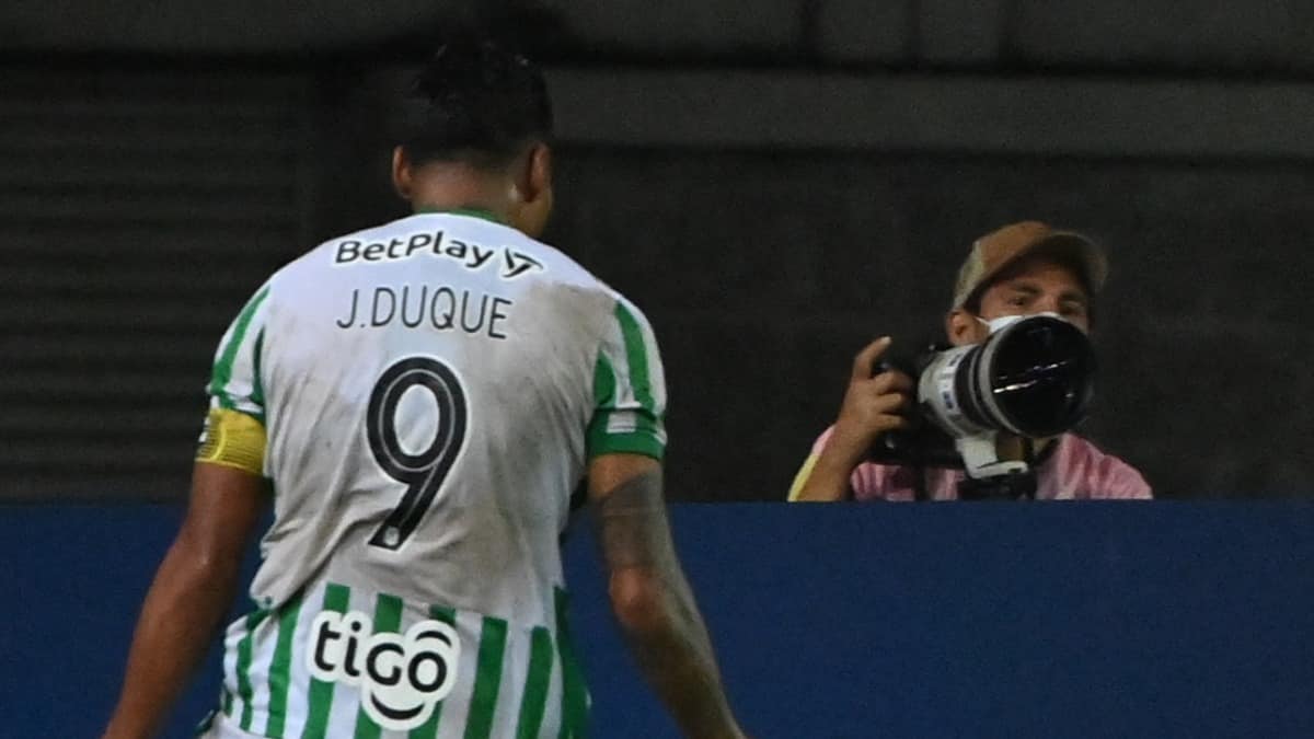 Jefferson Duque celebra gol con Atlético Nacional