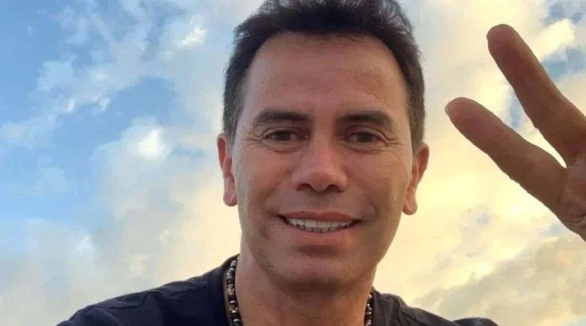 Jhonny Rivera fue agredido por mujer en aeropuerto: "me quedó doliendo el hombro"