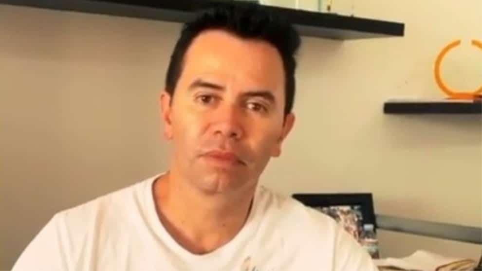 El cantante Jhonny Rivera dice que recibió amenazas contra su vida