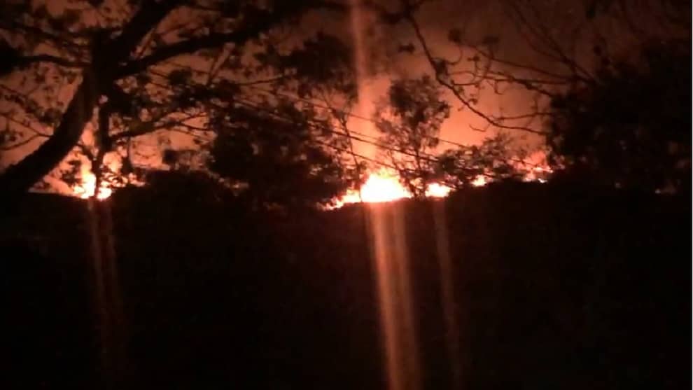 Tres graves incendios se registran este martes en los cerros de Cristo Rey, Pilas del Cabuyal y Navarro, en Cali.