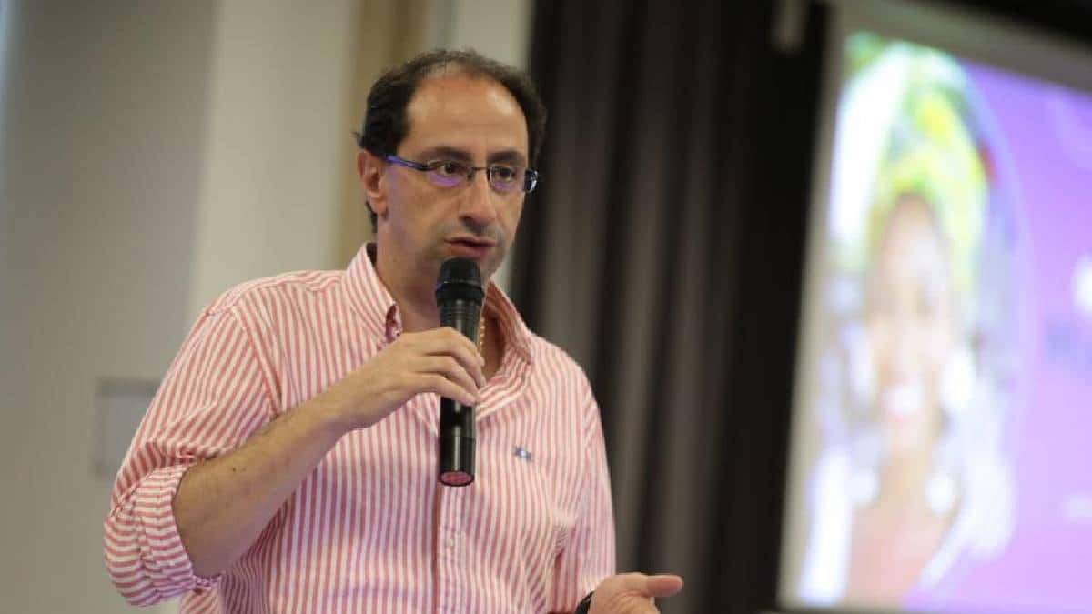 Exminhacienda criticó decreto de aranceles a textiles