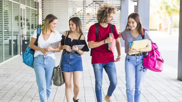 Jóvenes a la E: qué es y cuáles son los requisitos para aplicar a las becas del 100 % de matrícula