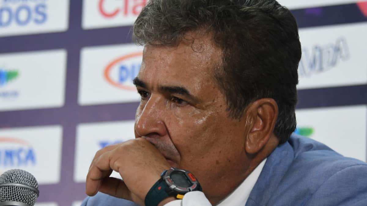 Jorge Luis Pinto criticado en Guatemala por su alto salario