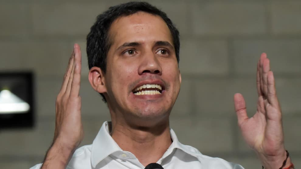 Guaidó negó conocer a los jefes paramilitares. Foto: AFP