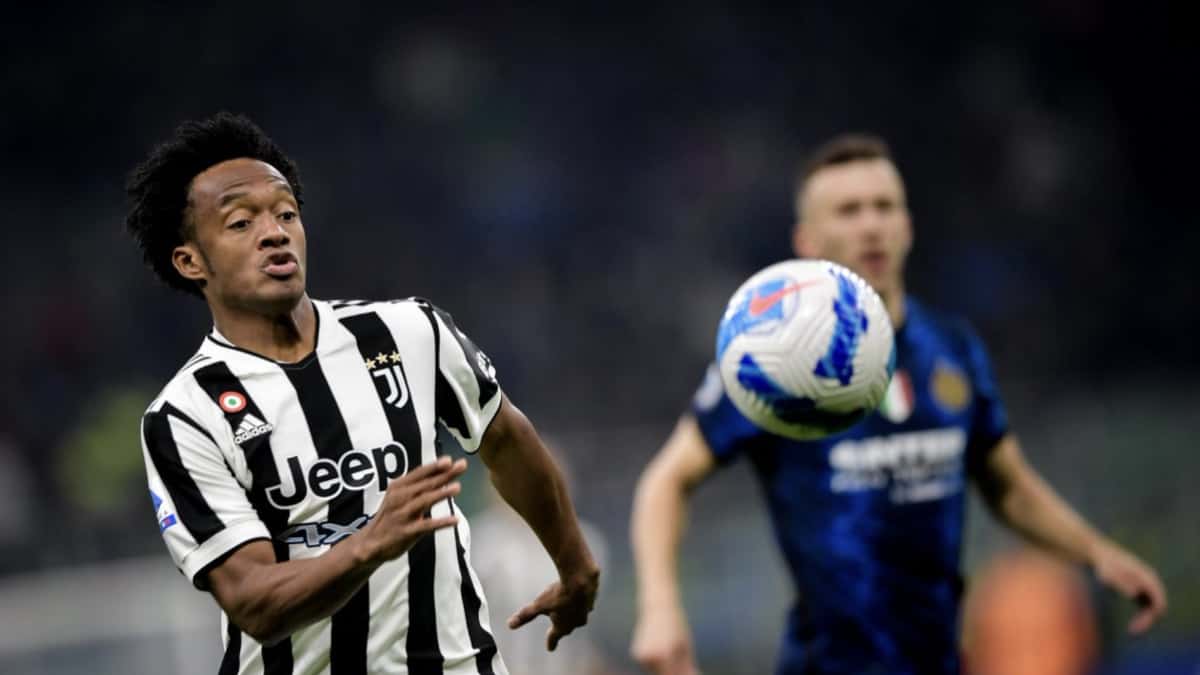 Criticas a Juan Guillermo Cuadrado en Italia por parte del arbitraje