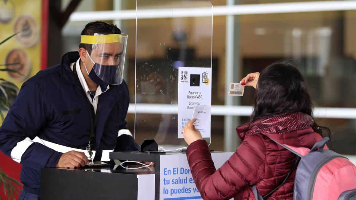Juez deja en firme fallo que exige prueba covid a pasajeros para ingresar a Colombia