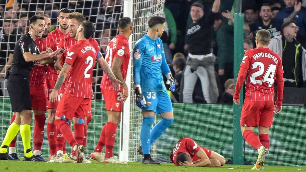 Copa del Rey: suspenden el Betis vs Sevilla por agresión a jugador