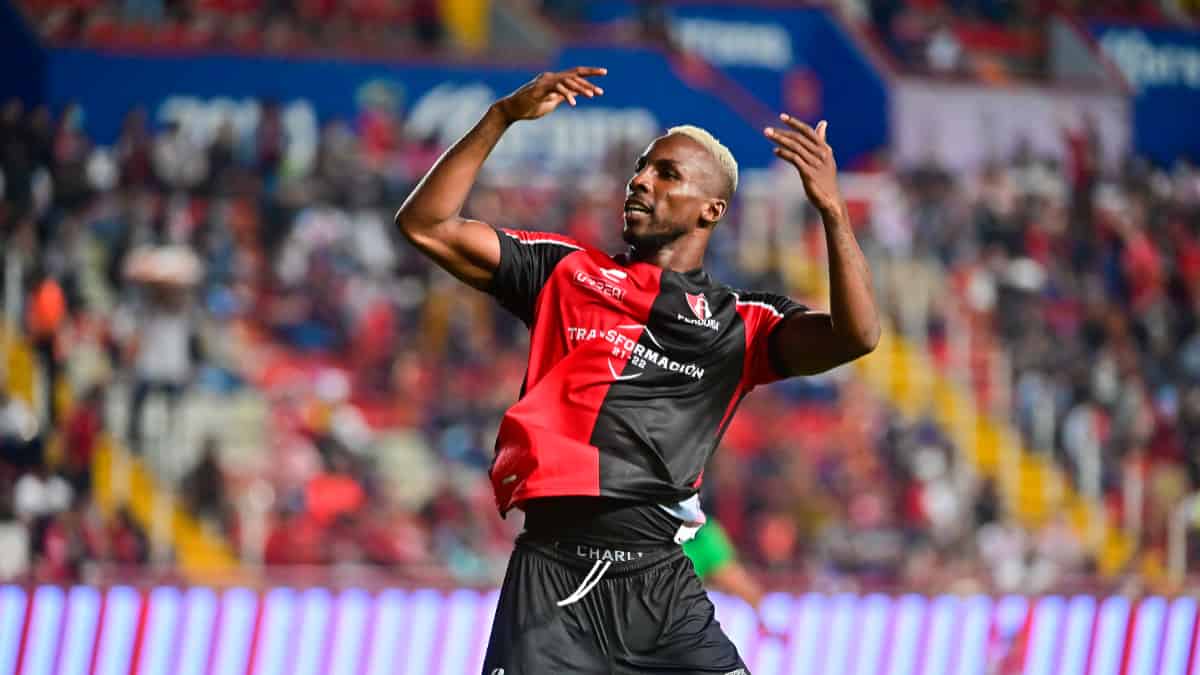 Julián Quiñones goleador colombiano con Atlas de México