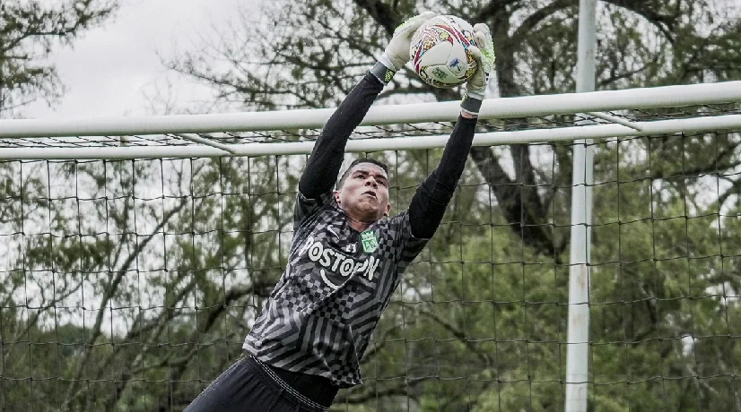 Kevin Mier no se cansa de lucirse con Nacional: video de su inexplicable atajada contra Tolima