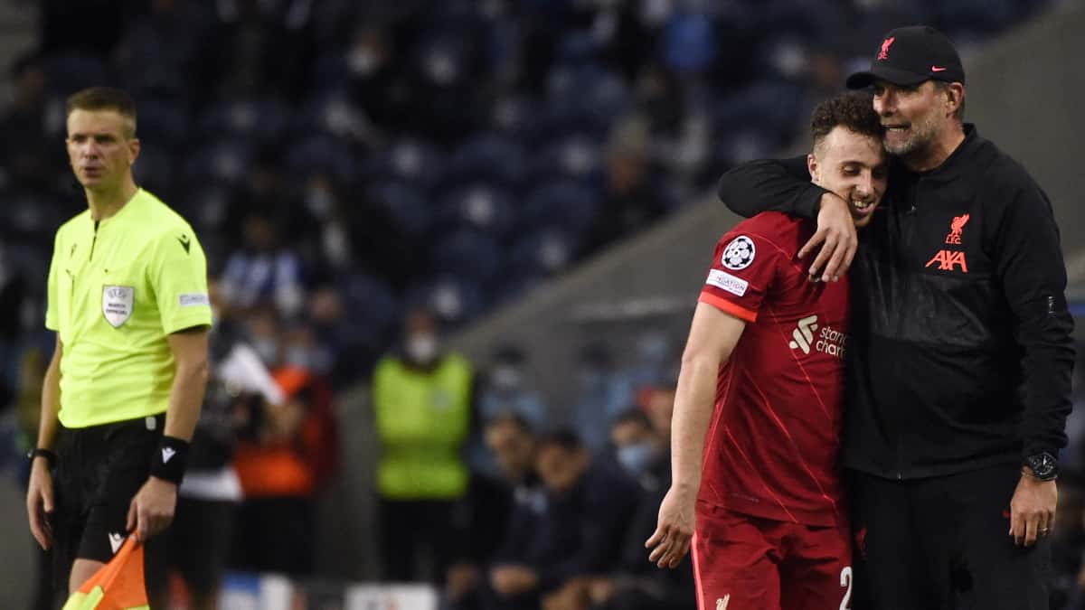 Técnicos de la Premier League opinan sobre los cinco cambios