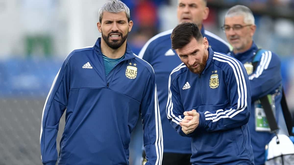 Foto: AFP Messi y Kun Agüero