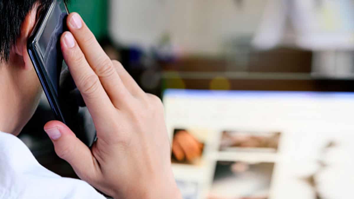 Ladrones llamaron por error a la policía durante robo en Reino Unidos y fueron capturados