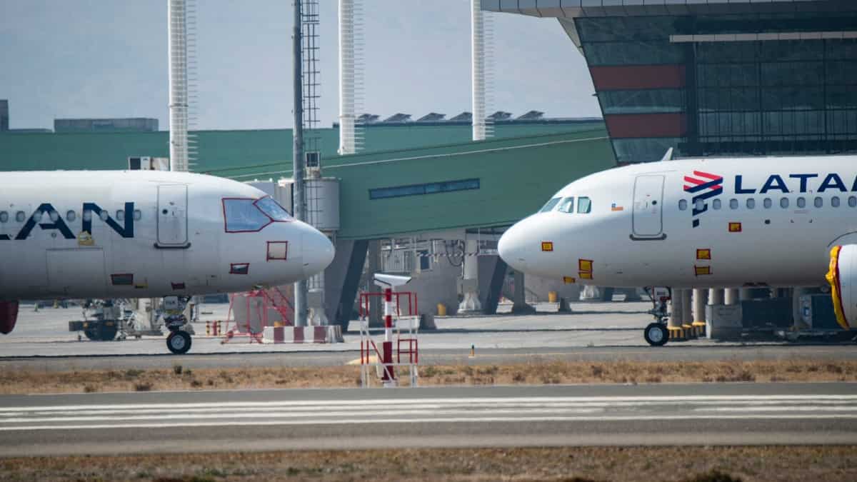 Latam canceló vuelos nacionales debido a la propagación del ómicron