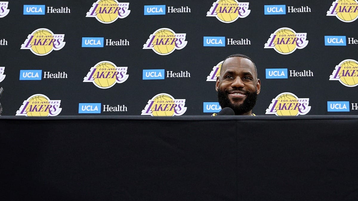 LeBron James se vacunó contra el covid-19