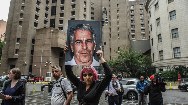 Stephen Hawking, Michael Jackson y Trump: lo que dicen los documentos del caso Epstein