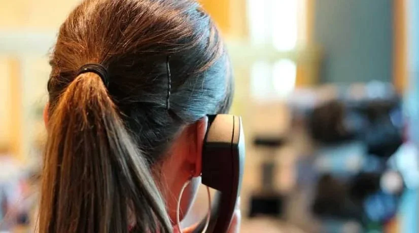 ¿Qué pasa si lo llaman a cobrarle fuera del horario?