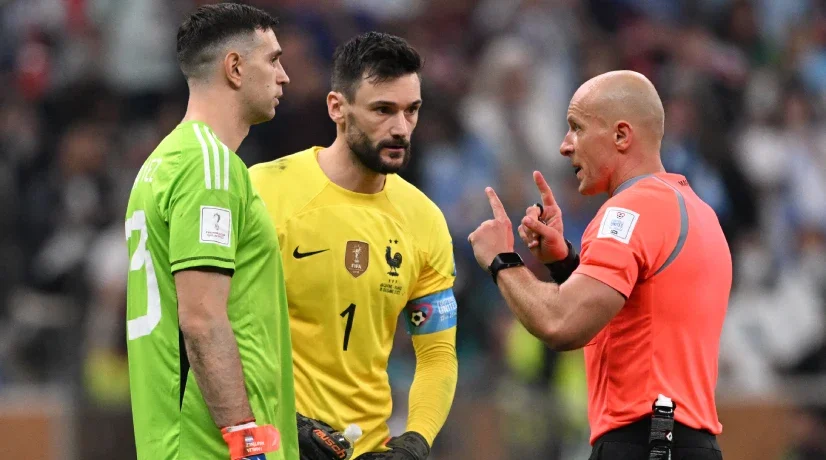 Hugo Lloris contra Dibu Martínez: "No sé hacer estupideces"